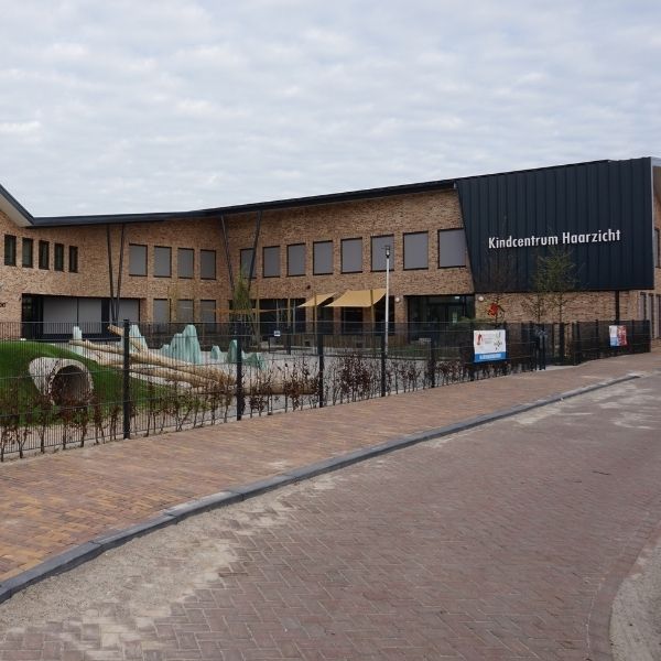 97384 overkapping wandafscheiding afvalbak boombeschermer straatmeubilair